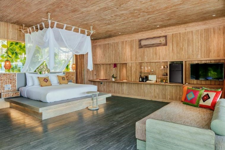 Beachfront Pool Villa